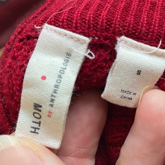 ANTHROPOLOGIE Burgundy sleeveless sweater with decorative buttons up the back. - Picture 5 of 5